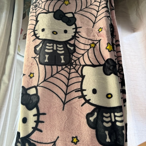Hello kitty Halloween blanket - Picture 1 of 2
